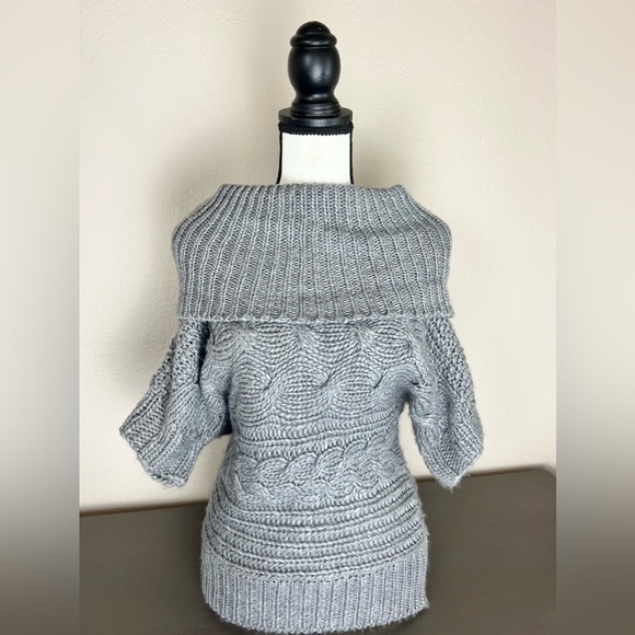 The Limited Sweater Gray Medium​ - Picture 3 of 4